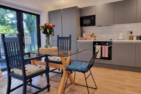 Beautiful Apartment Overlooking A Garden Λονδίνο Εξωτερικό φωτογραφία